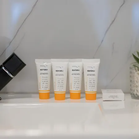 With Balcony & Parking In By Renters Appartement *