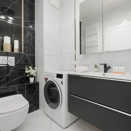 Apartment With Balcony & Parking In By Renters Warsaw