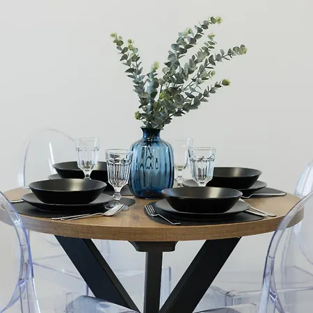 With Balcony & Parking In By Renters * Varšava