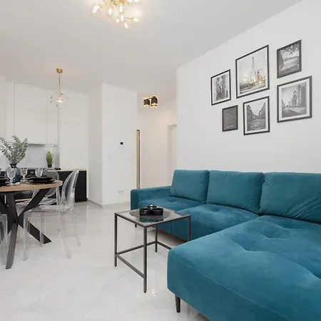 With Balcony & Parking In By Renters Appartement