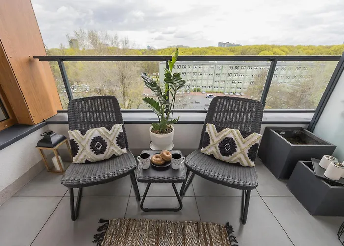 With Balcony & Parking In By Renters *