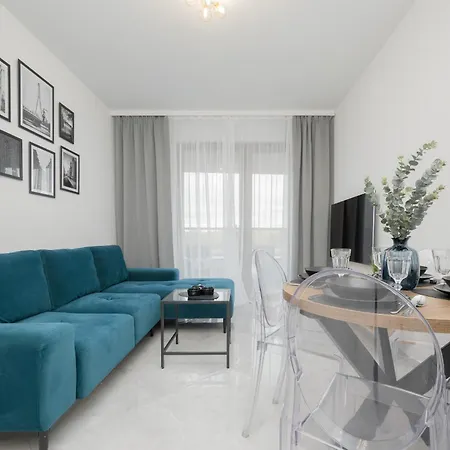 Appartamento With Balcony & Parking In By Renters *